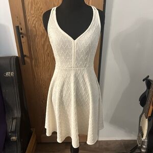 Elegant White Sleeveless Mini Dress